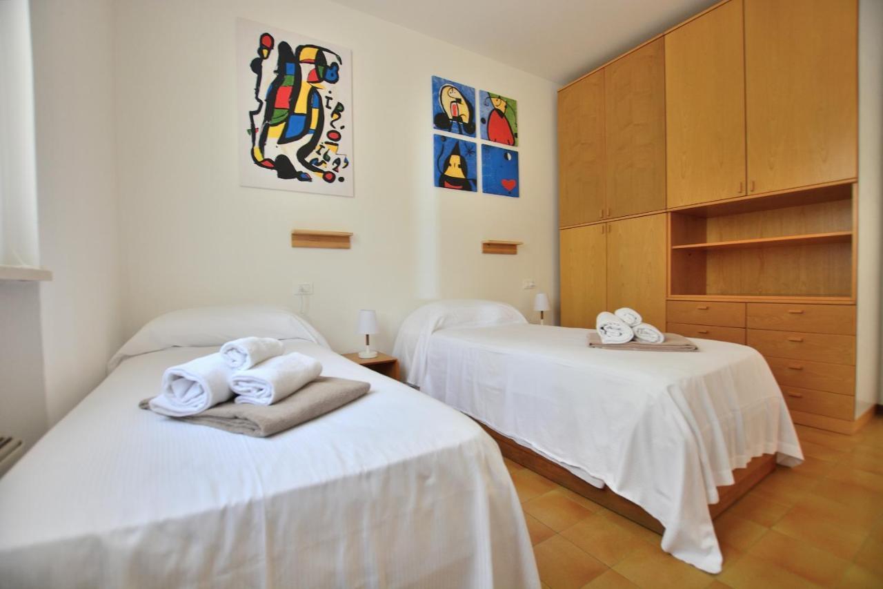 Apartment Joan Miro With Pool Bardolino Kültér fotó